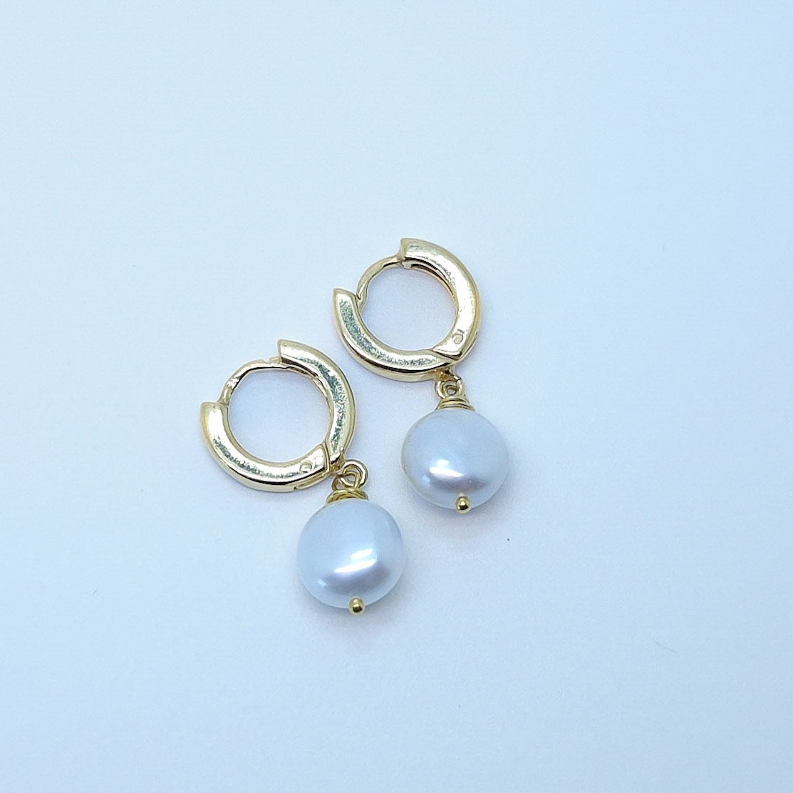 Pearl Huggie hoop earrings in gold vermeil silver