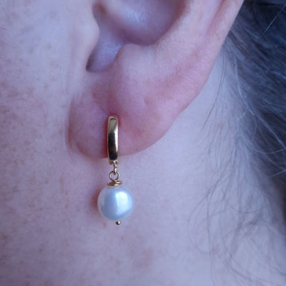 Pearl Huggie hoop earrings in gold vermeil silver