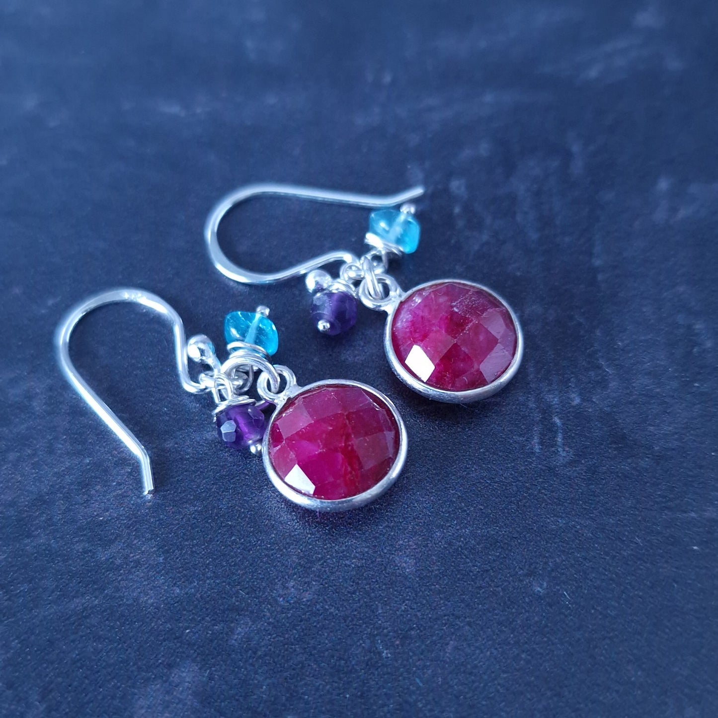 Marie Nicole Bijoux -close-up of silver ruby circle earrings